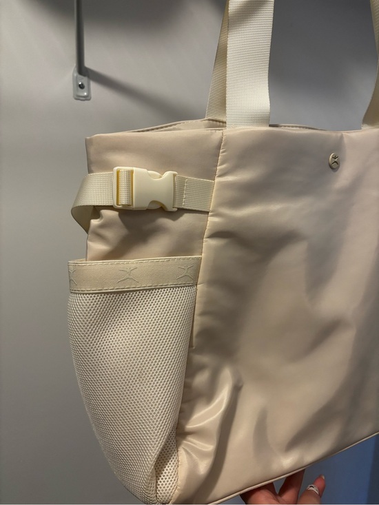 Handbags - Cream Everyday Tote Bag